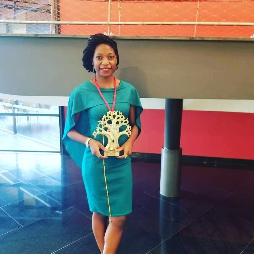 arielleKitio's tweet photo. L'école est une étape de ta vie. L'école n'est pas l'étape préliminaire de ta vie. Vis l'école qui t'accomplis et qui te réalises." #DebugYourLife #BackToSchool #NextEinsteinAmbassador  @NextEinsteinFor @JFDOfficiel @CAYSTI237 https://t.co/hKwBWK9XQm