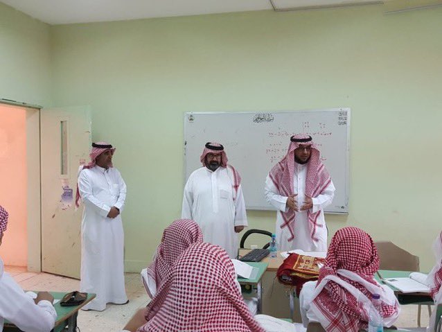 تتقدم متوسطة وثانوية الداهنة بالشكر الجزيل لسعادة مدير #تعليم_شقراء د.خالد الشبانة على زيارته الميمونة صبيحة يوم أمس الأثنين ، وتشكره على رحابة صدره في تفقده لاحتياجات المدرسة.
#شقراء 
#الداهنة 
<a href="/khaledalshaban1/">د. خالد الشبانة</a> 
@shaqraedu 
<a href="/moe_gov_sa/">وزارة التعليم</a>