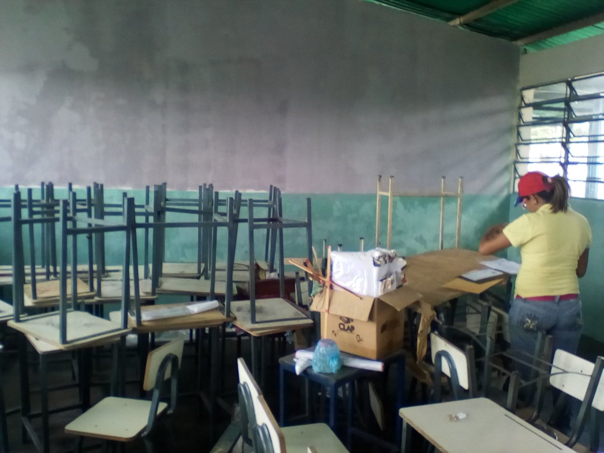 Fundabit_Coj's tweet photo. #UnaGotaDeAmorParaMiEscuela llegó a #Cojedes en @EBJesusMLeon  se inician labores de recuperación, contando con el apoyo de nuestro #FormadorCBIT @Fundabit @araujoronald 

.@NicolasMaduro .@psuvaristobulo .@JorgePerezVZLA .@AngelicaPSUV .@vane_prieto .@MPPEDUCACION .@GobCojedes https://t.co/05VhkUL7kp