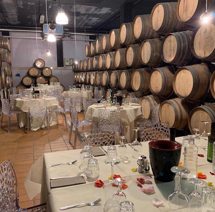 MTVinoToscana's tweet photo. Non solo degustazioni, nelle barricaie delle cantine di MTV Toscana è possibile partecipare a vere e proprie cene gourmet 🍷Date un'occhiata 😉 @MTV_Italia  📸Palagetto @felsinawines @UdelV @TenutaCasadei https://t.co/FjQFNZZQCo