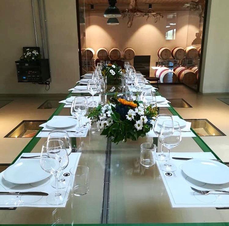 MTVinoToscana's tweet photo. Non solo degustazioni, nelle barricaie delle cantine di MTV Toscana è possibile partecipare a vere e proprie cene gourmet 🍷Date un'occhiata 😉 @MTV_Italia  📸Palagetto @felsinawines @UdelV @TenutaCasadei https://t.co/FjQFNZZQCo