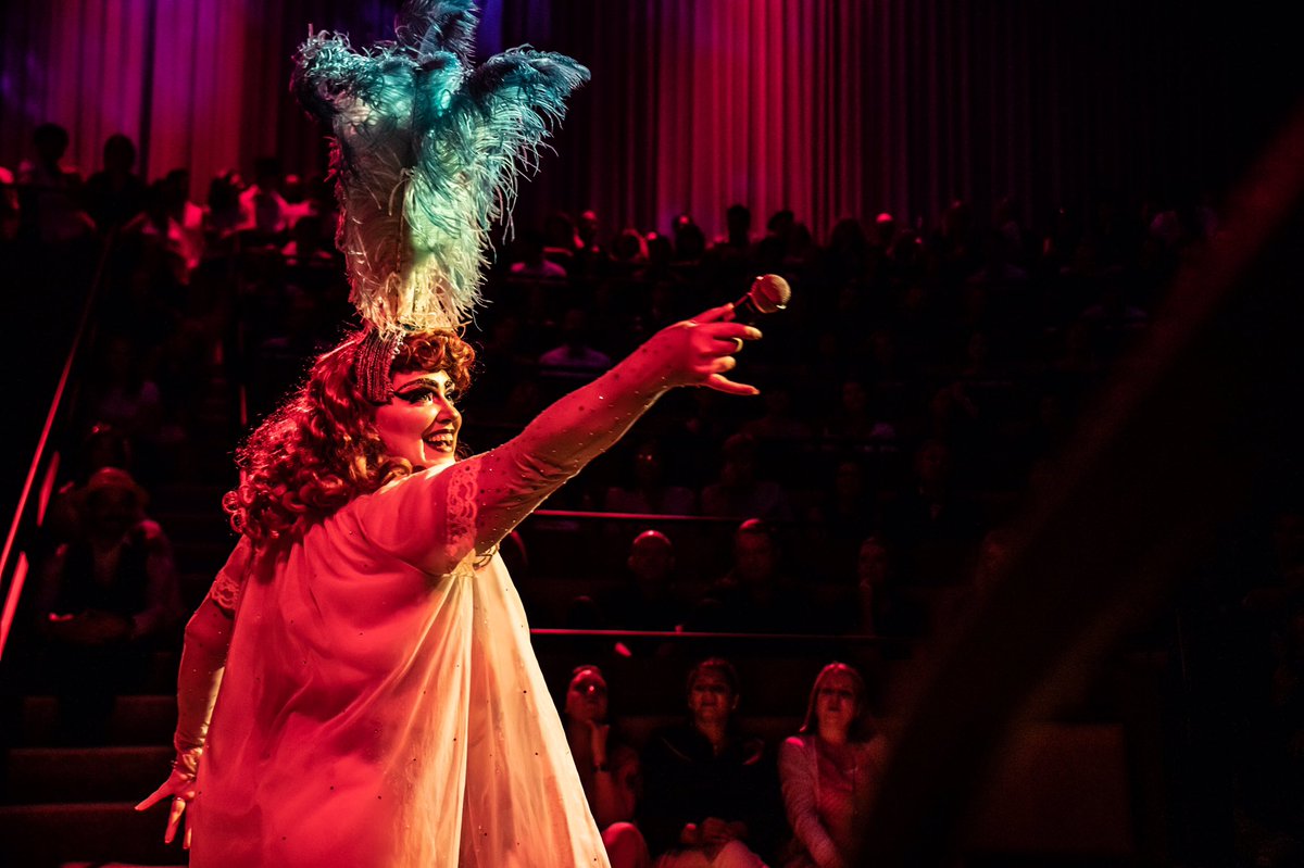 ShotgunCarousel's tweet photo. Shotgun Carousel’s homage to Le Chat Noir at @royalacademy’s #RALates was a THRILL!!
We can’t wait to share more of @rahpetherbridge’s beautiful snaps - for now here’s @rubyyyjones hosting a packed audience, with barely a dry seat in the house 💦💦 https://t.co/8DOLkolucB