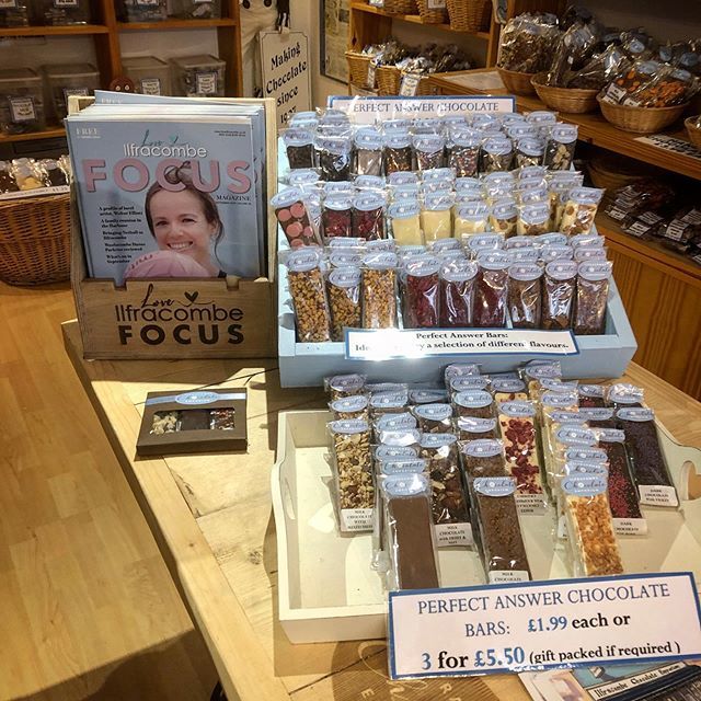 Purely coincidence that our latest issue matches the colour scheme of @ilfracombechocolateemporium but looks fantastic. I have to hold my nose in each time I enter the chocolate shop as the smells are so enticing!
#loveillfracombe #ilfracombe