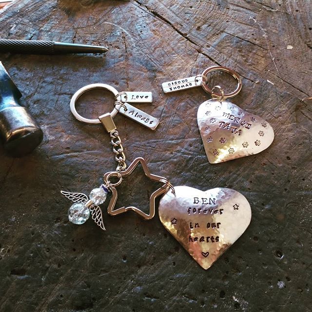 ForgedArtFrance's tweet photo. Love and thanks heading out of the workshop today π #love #thankyou #merci #bespoke #inmemory #memorial #bespokememorialgifts #personalisedgifts #personalizedkeepsake #metalsmith #metalartist #metalstamping #impressart #handmade #thankyougift #handstβ¦ https://t.co/axpbahvPCP https://t.co/Ni2Tq2Jwul