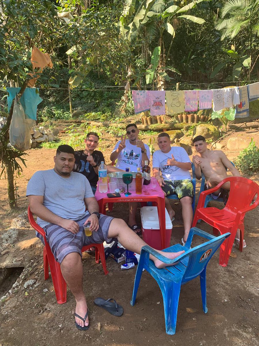 fael______'s tweet photo. @FrancoNanda_  deixei geral na UPA de Angra em coma alcoólico kkk https://t.co/PAGW03T89M