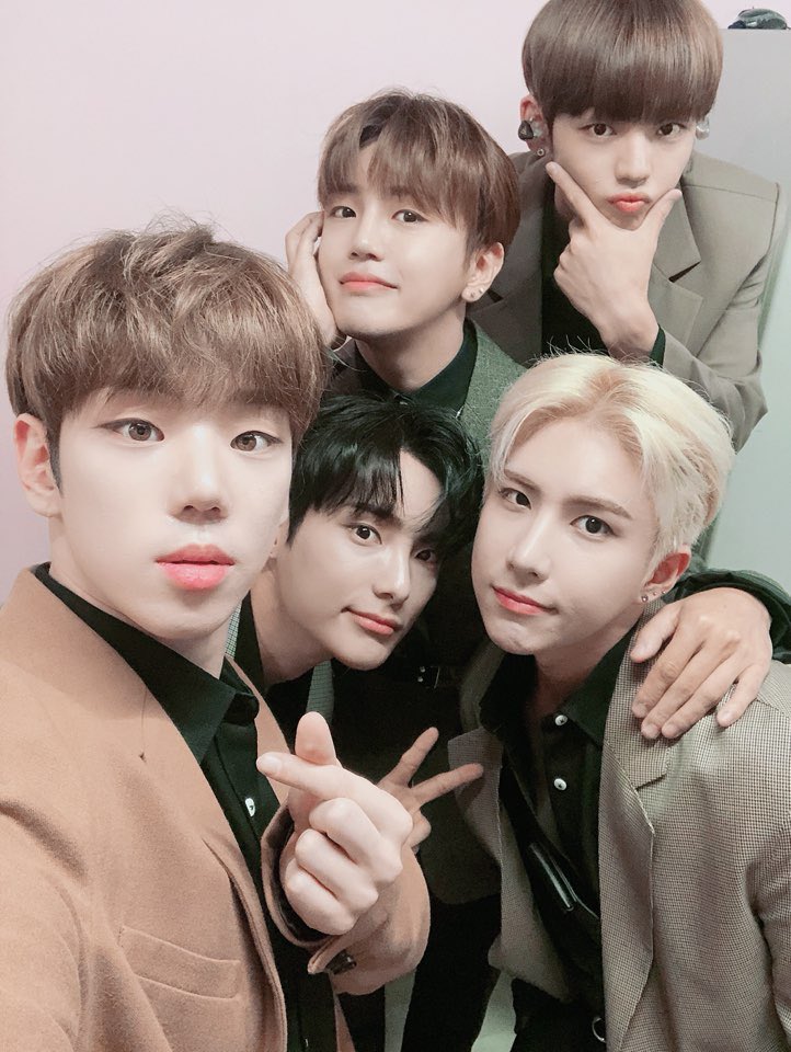 official_ACE7's tweet photo. [#에이스_준]
오늘 공개방송에 찾아와준 초이들 동시에 생방송 시청해준 초이들 다들 너무 고마워요🙂💕 덕분에 너무 재밌는 하루였어요 ❤️ 
#ACE #에이스 #CHOICE https://t.co/Y3kYmPokjm