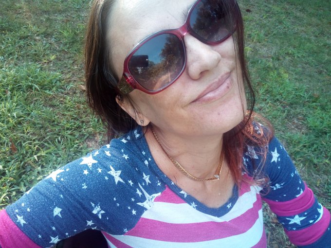 a few weeks ago Tiffany says as she pulls her hair into a pony tail and snips the end the Farrah faucet