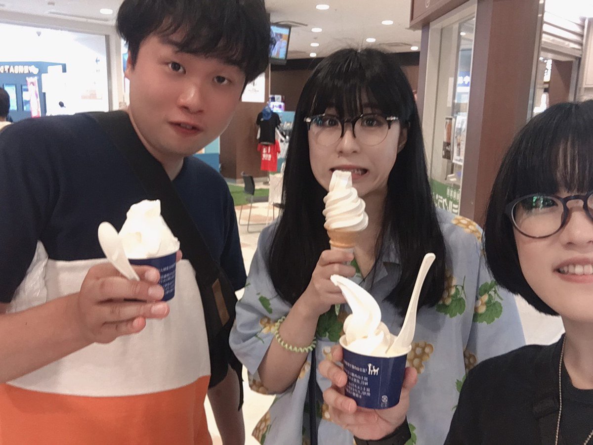 ウェンズデイズ ひかり ウェンズデイズと根菜キャバレー舞さんとお出かけしました ソフトクリームとか海鮮丼とか食べました 舞さん気付いたら物思いに更けてた 画になるな