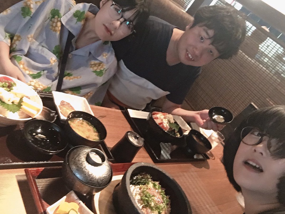 ウェンズデイズ ひかり ウェンズデイズと根菜キャバレー舞さんとお出かけしました ソフトクリームとか海鮮丼とか食べました 舞さん気付いたら物思いに更けてた 画になるな