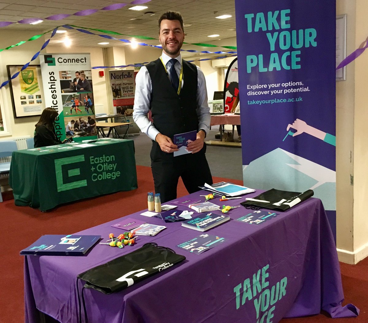 Great to catch up (briefly) with the lovely ⁦@NEACO_DANIEL⁩ ⁦@TakeYourPlaceHE⁩ inspiring young people ⁦@EastonOtley⁩ to #DreamBig and consider exciting opportunities of #HigherEducation #AchieveYourFullPotential