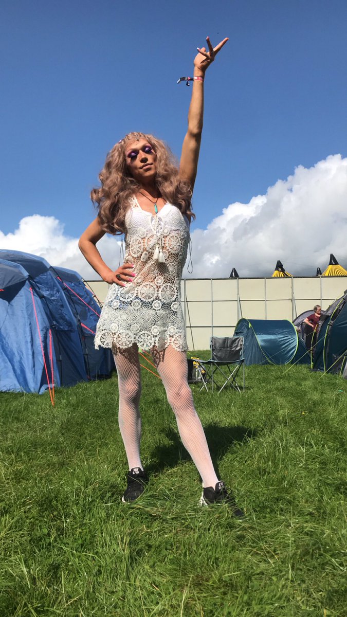 Back stage posing behind the new Cabaret Tent I was performing at over the weekend in Freetown @EPfestival 🎡🎪 what an amazing weekend 🥰 #ep2019 #ep #electricpicnic2019  #electricpicnic #ep19 #stradbally #burlesquedancer #burlesquelife #dragqueen #irishdragqueen
#muaireland