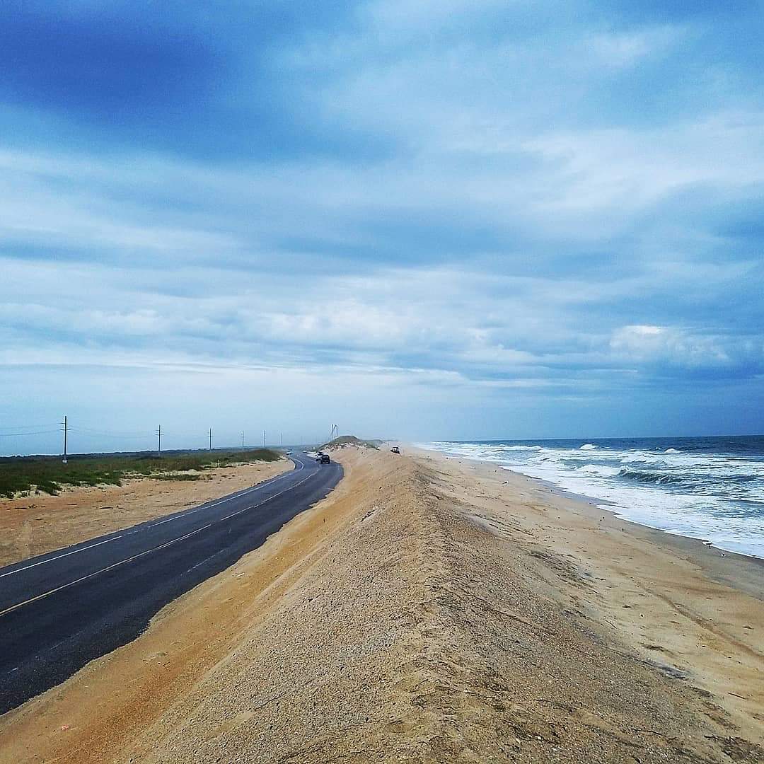 RippleEnviro's tweet photo. Preparations for #HurricaneDorian included maintenance of instruments deployed by coastal scientists to investigate overwash processes as part of a collaborative research effort. #DUNEX #OBX https://t.co/9ixSyTWrEX