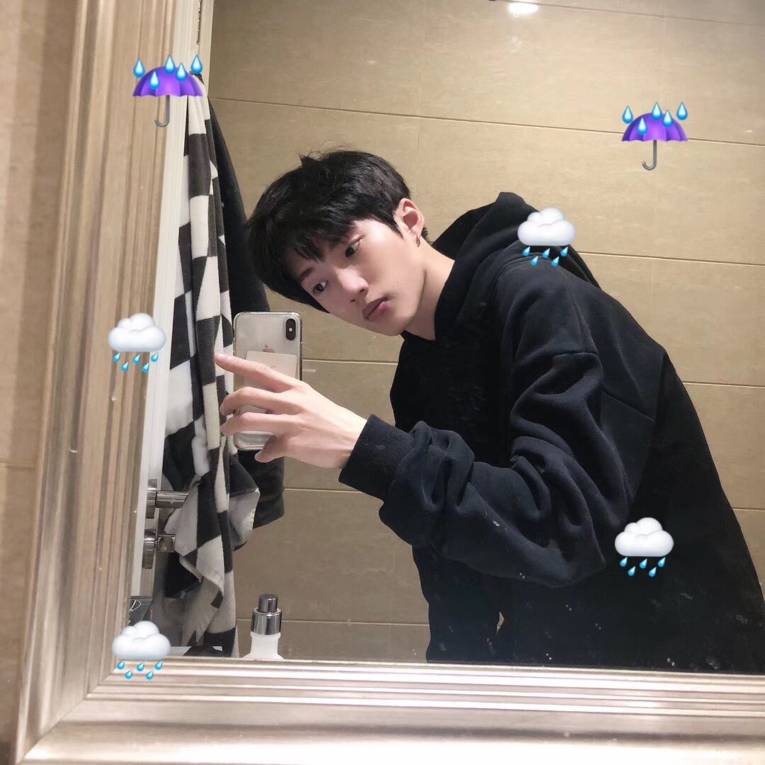 dadad75841682's tweet photo. 中戏毕业的骚0，酒店开房等我。来之前一直说下面很痒，今天被玩了一下午，不仅操尿操射，操的逼都松了，噗嗤噗嗤往外翻。完了一直叫我爸爸。开森 https://t.co/rnKrZsBZoe