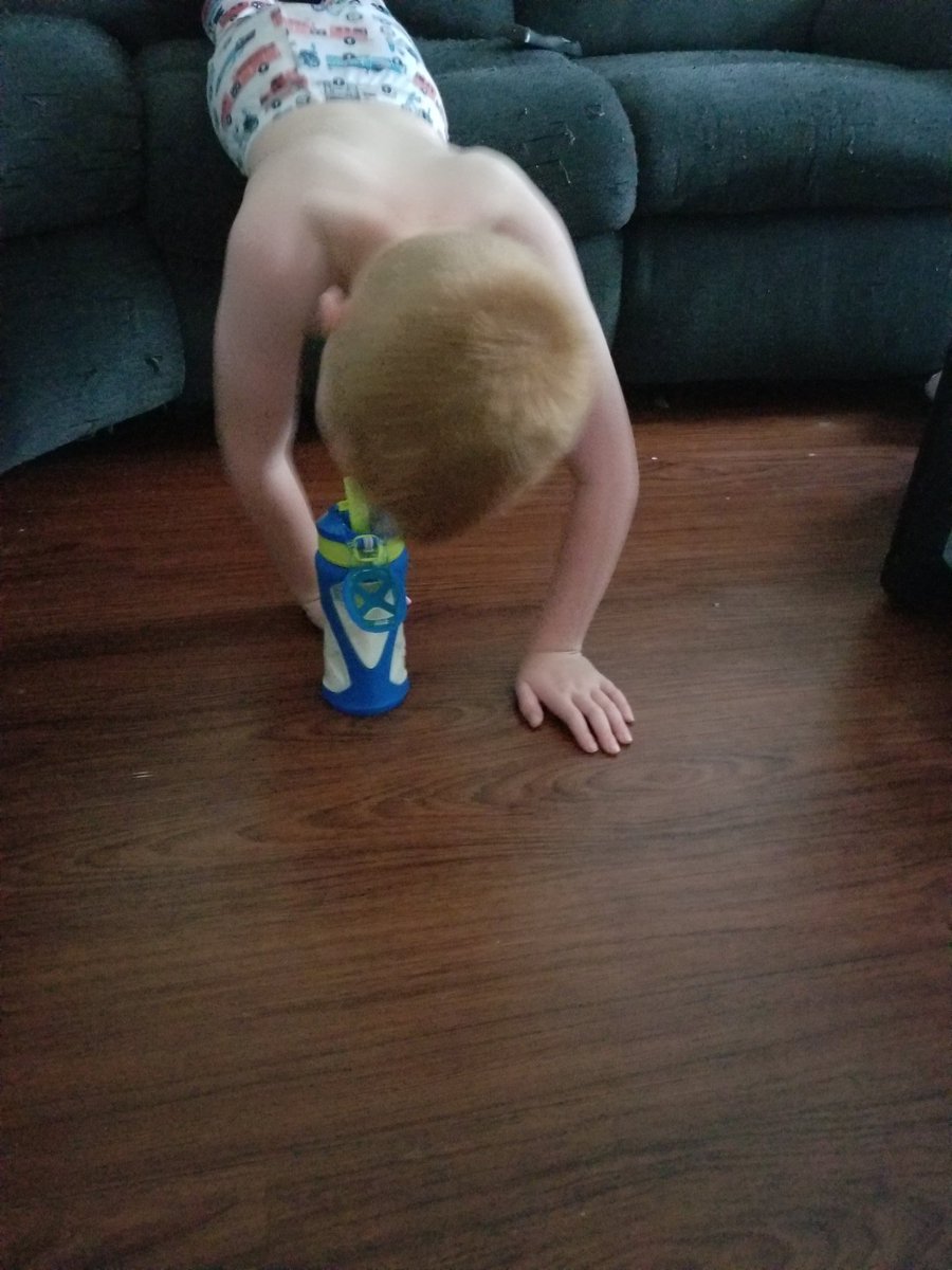 ZiebellRobert's tweet image. @jockowillink @Originlabsusa @echocharles dad,  can I have some warrior kid strawberry? Sure,  turn around after washing the blender. Apparently he decided was necessary to do pushups literally while drinking his Warrior Kid Molk! #getafterit #molktrain #onthepath