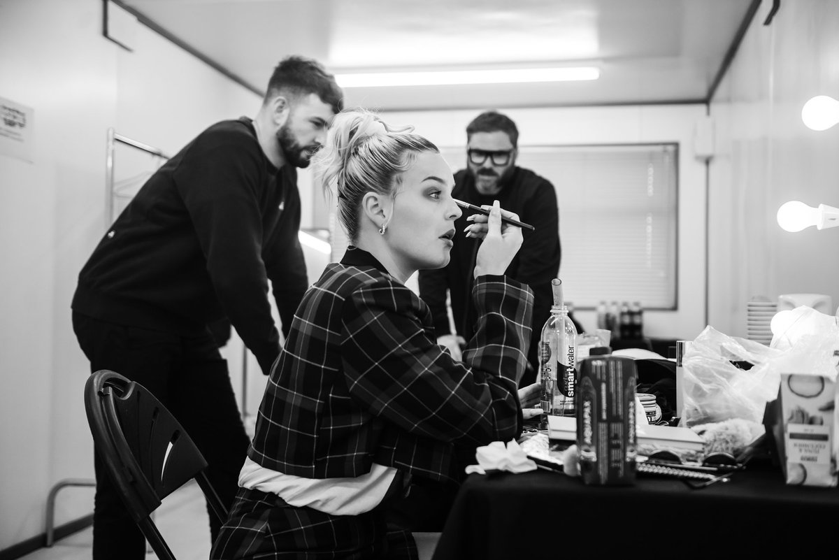 AnneMarie's tweet photo. Backstage. 📸:@SHOTBYPHOX https://t.co/J5nmzYHJ5C