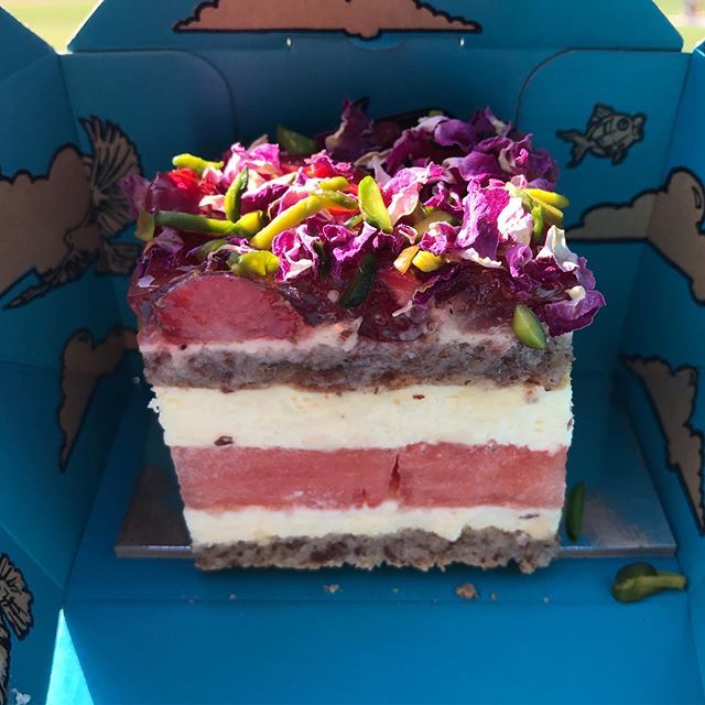 hubert_quach's tweet photo. Strawberry watermelon cake By @blackstarpastry 
#BlackStarPastry #Sydney #dessert #pastry #sweet #becsucre #frenchpastry #toeatlist #pastryshop #instasweet #pastrylove #sugaraddict #onepastryperday #nodietclub #ttbon #fastandfood #lefooding https://t.co/FDJBIYoHha https://t.co/5J5pP5jyc4