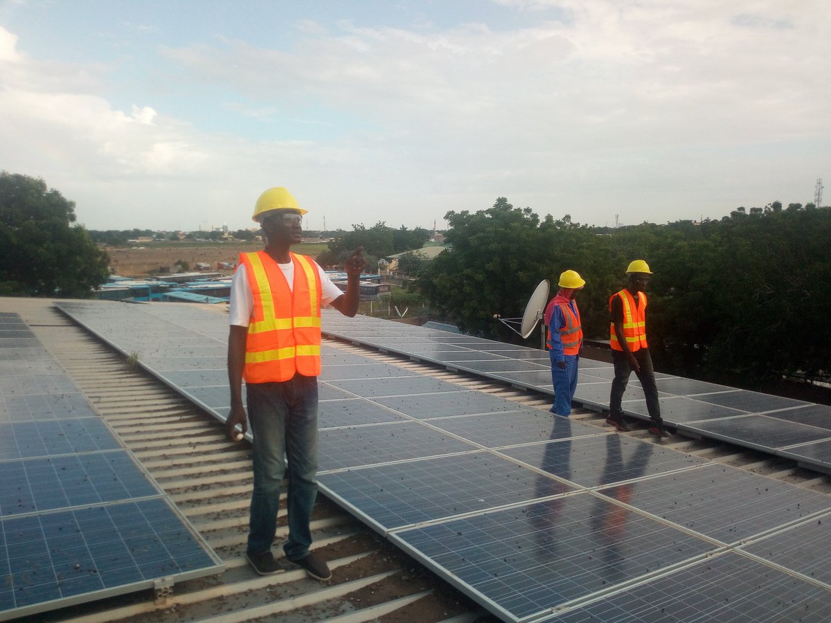 Les étudiants de la formation en installation et maintenance des panneaux solaires photovoltaique de Saoleci Perkar en visite d'observation.

#energierenouvelable
#eclairelafrique
#nourrirlafrique
#eduquerlajeunesse
#saoleci
#adjib
