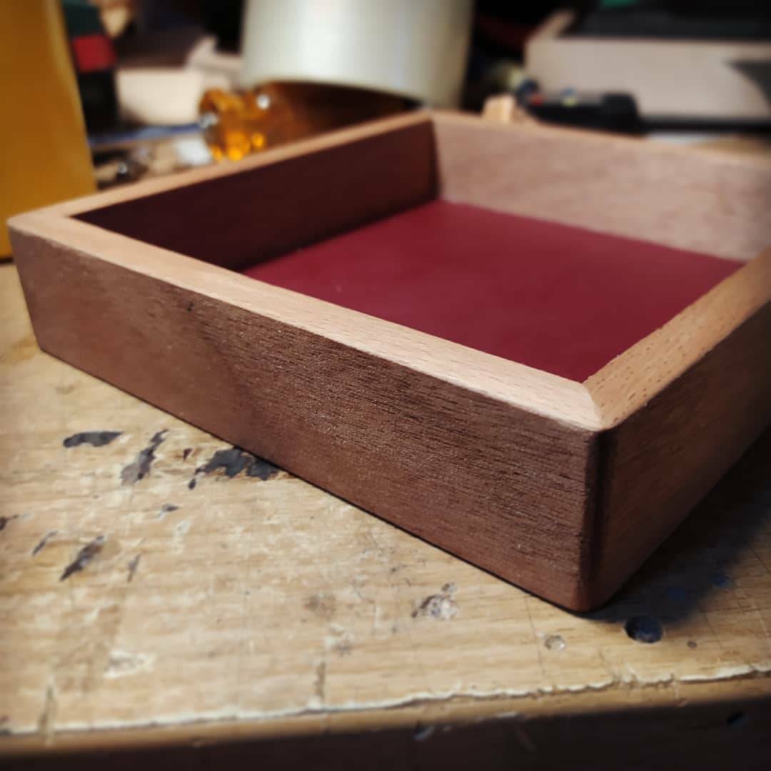 PlywoodEnt's tweet photo. Hello, I'm a prototype, how do ya like me? #woodworking #woodburning #pyrography #dicetray #dnd #pathfinder #rpg #tabletop https://t.co/JL1EOArEOh