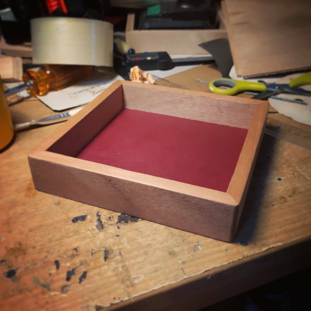 PlywoodEnt's tweet photo. Hello, I'm a prototype, how do ya like me? #woodworking #woodburning #pyrography #dicetray #dnd #pathfinder #rpg #tabletop https://t.co/JL1EOArEOh