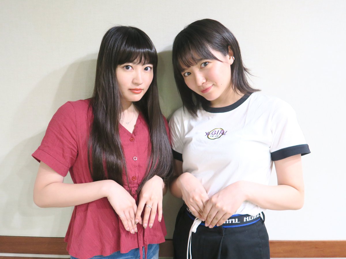 RJUP_Official's tweet photo. 今週もお聴きいただき、ありがとうございました🌈🌈

二人でお澄まし顔のOLさん風に、番組のとっても仲良しな余韻を表現してみました！💖

来週もお楽しみにー！！🔜😍🦐 

#エビ中 #ebichu #realtfm #リアル頑張ってる途中 #柏木ひなた #中山莉子 https://t.co/s7Rvbwe33m