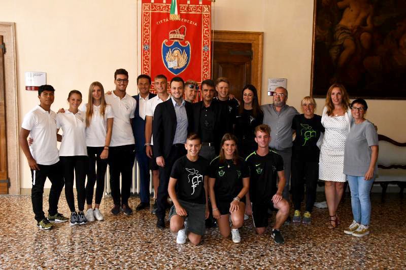 comunevenezia's tweet photo. 🔸 #Scuola #Formazione 🔸
Col nuovo anno scolastico le lezioni dell'Istituto professionale "Marinelli Fonte" saranno gestite da #EngimVeneto
➡L'assessore @SimonVenturini: "Buona notizia per la Città, è la dimostrazione che la nostra comunità è viva"
🔍 https://t.co/JvRcaLQGN9 https://t.co/fnmMbXIf2J