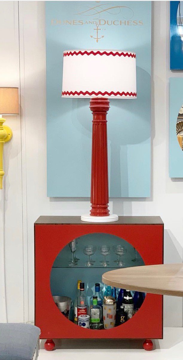 elledanielinc's tweet image. Happy Tuesday!  How utterly simple &amp;amp; festive is this ricrac added to a plain white shade, as exhibited by @dunesandduchess?  BAM!
#detailsmatter #simplefixes #dunesandduchess #lampshade #homedecor #DIY