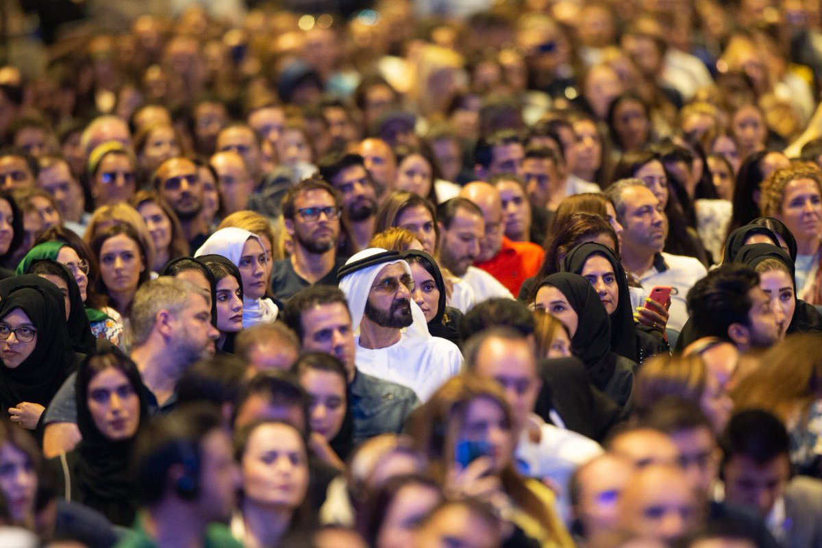 HHShkMohd's tweet image. مع ١٠ آلاف مشارك في أكبر  ورشة قيادية تحفيزية في المنطقة ... ١٠ آلاف طاقة قيادية .. ١٠ آلاف صانع تغيير إيجابي .. ١٠ آلاف هي البداية فقط لتحريك المجتمعات حولنا نحو مستقبل أفضل  .. القادم أكبر ..