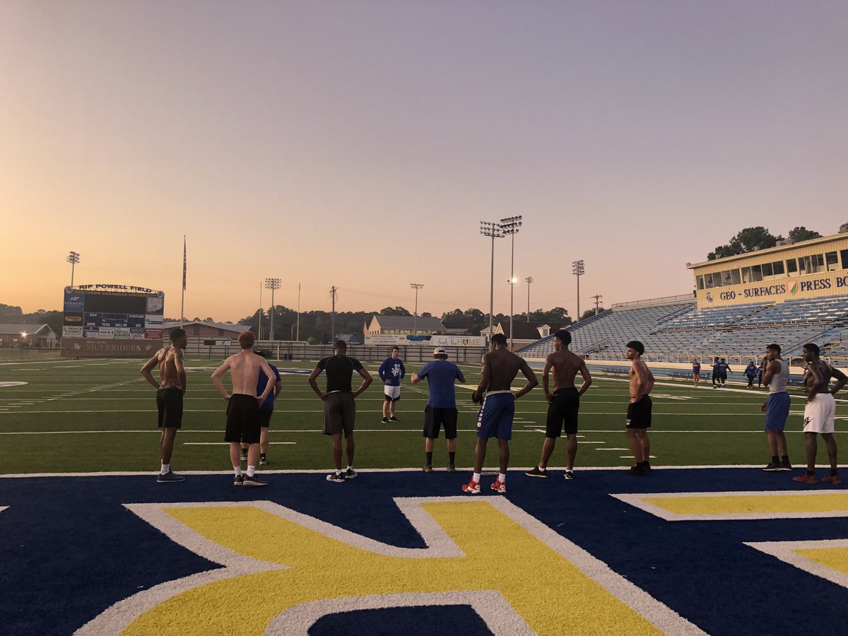 MuleriderHoops's tweet photo. Early AM work ‼️‼️ Day 1 of preseason conditioning in the books, loved the way we competed 💪🏽 #Finish #MagnoliaMagic https://t.co/exrduAnNni