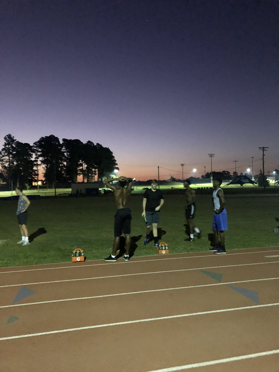 MuleriderHoops's tweet photo. Early AM work ‼️‼️ Day 1 of preseason conditioning in the books, loved the way we competed 💪🏽 #Finish #MagnoliaMagic https://t.co/exrduAnNni