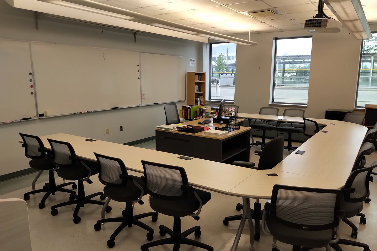 macgyv13's tweet photo. Spiffy new classroom for AU-DEP at #MohawkCollege! So... who's ready to start learning?? #academicupgrading https://t.co/0w3XNToaC0