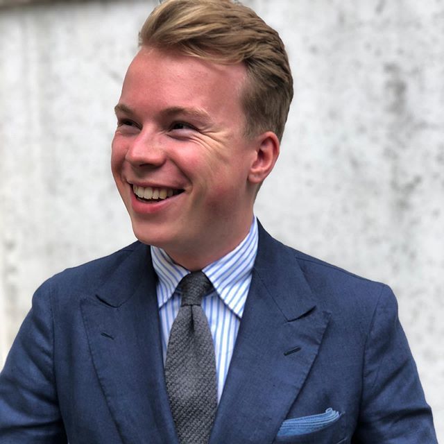NEWTAILOR's tweet photo. Last days of summer💥#Linnen #handmade #italy #newtailor #mazzarellicamicie #navy #suit https://t.co/6wYAmbLcHA https://t.co/atqJGNQPIj