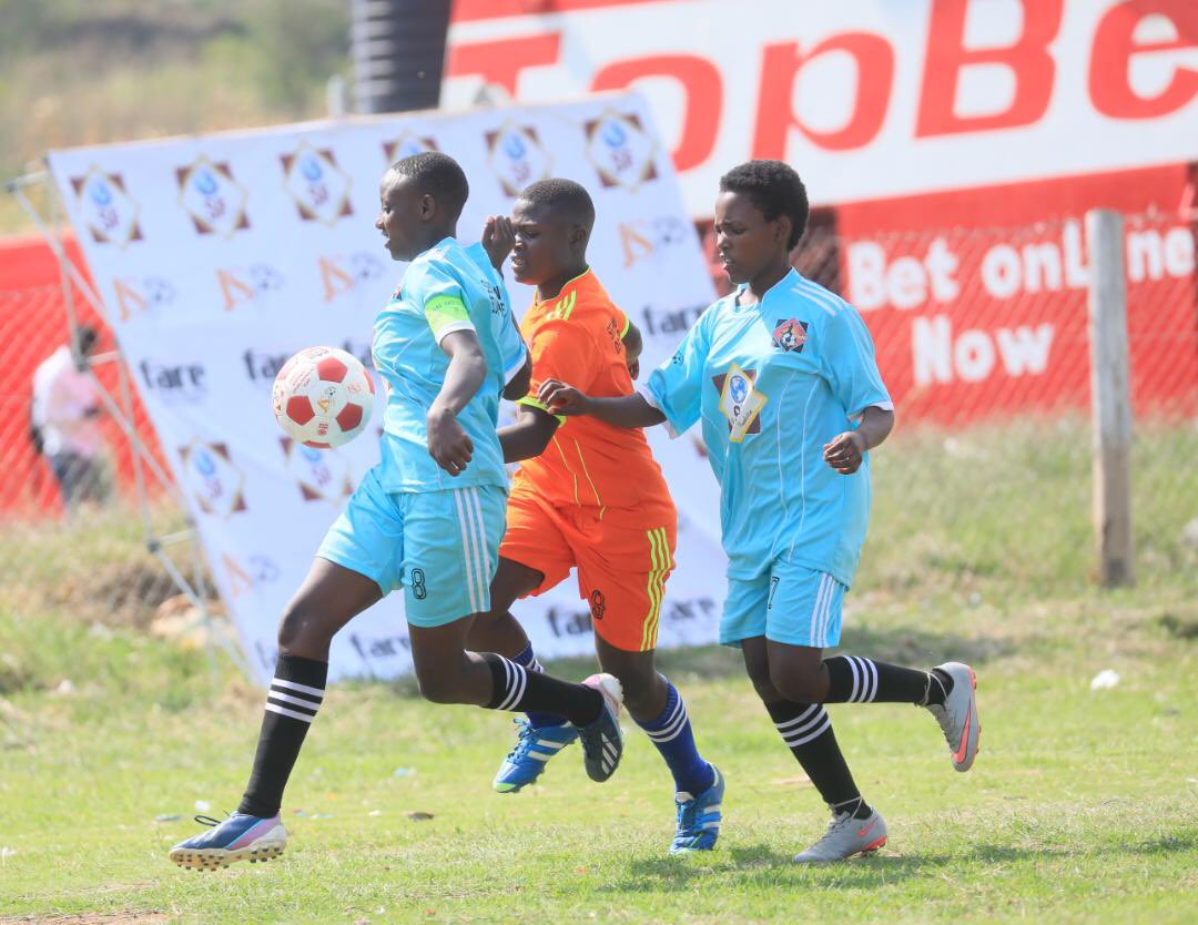 SWDFC_5's tweet photo. Last month, the Sseninde Foundation held the 4th Edition of @swdfc1 at Kakyeka Stadium
8 girls teams competed for glory and in the end, Kinondoni Girls FC all the way from Tanzania took the trophy after winning 3-0 in the final...
#ItsTime
#swdfc19 https://t.co/pxgxJaYwSU