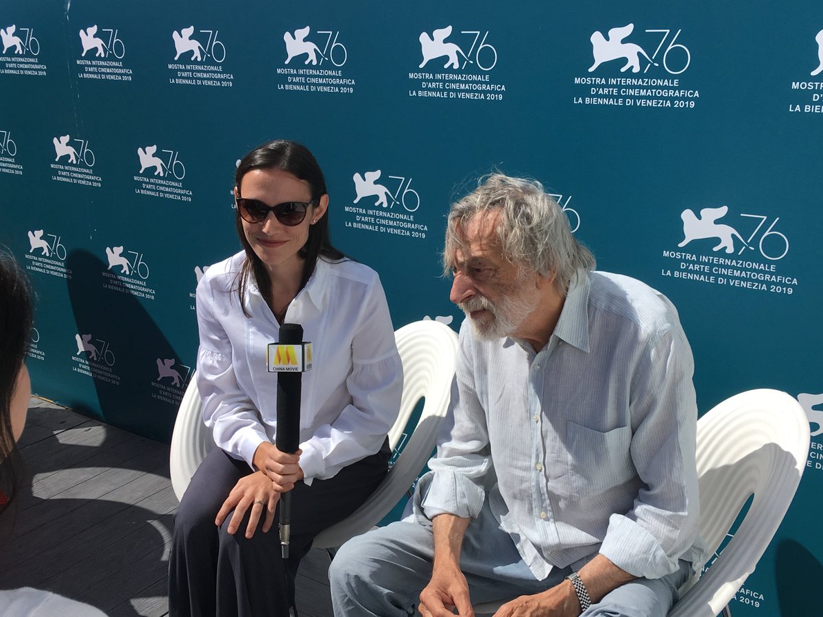 emergency_ngo's tweet photo. Premiere day continues @la_Biennale. @GinoStrada @Graeme_A_Scott #BuddySquires &amp; the EMERGENCY team with press photos, interviews and an important meeting with @TimRobbins1. #Venice76 https://t.co/T86EEJFUhT