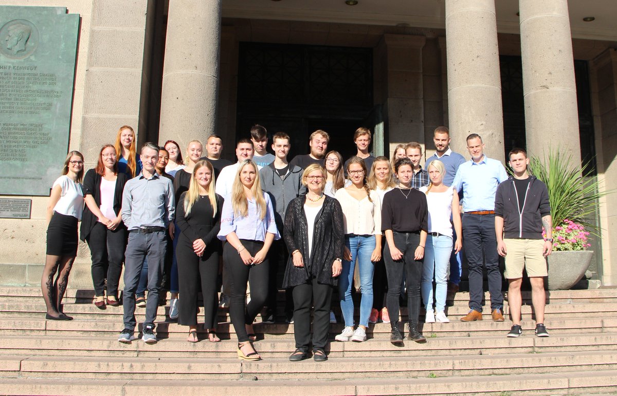 Berlintempschbg On Twitter Verstarkung Fur Das Bezirksamt Tempelhof Schoneberg Bezirksburgermeisterin Schottler Begrusste Die Neuen Auszubildenden Der Bereiche Verwaltung Medien Und Informationstechnik Und Garten Landschaftsbau Sowie