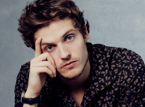 tired0flovesong's tweet photo. Tutti fissati con Timothée Chalamet, Tom Holland e Harry Styles
Ma vogliamo parlare di quanto è perfetto Daniel Sharman? https://t.co/S5Q0OqVDBo