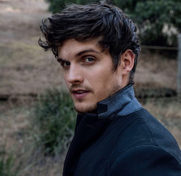 tired0flovesong's tweet photo. Tutti fissati con Timothée Chalamet, Tom Holland e Harry Styles
Ma vogliamo parlare di quanto è perfetto Daniel Sharman? https://t.co/S5Q0OqVDBo