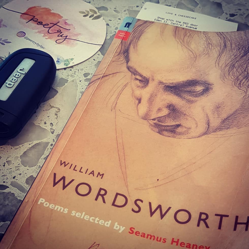 Ratobus's tweet photo. Delightful little cafe in #powai @Poetrybylnc . Had a charming mid-day snack of bbq chicken panini and a spinach/cucumber/pineapple juice. They took it away when the check was brought as a bookmark in a #wordsworth book of poems 💚💚💚 @footpathbooks https://t.co/u0jbPXTaK9