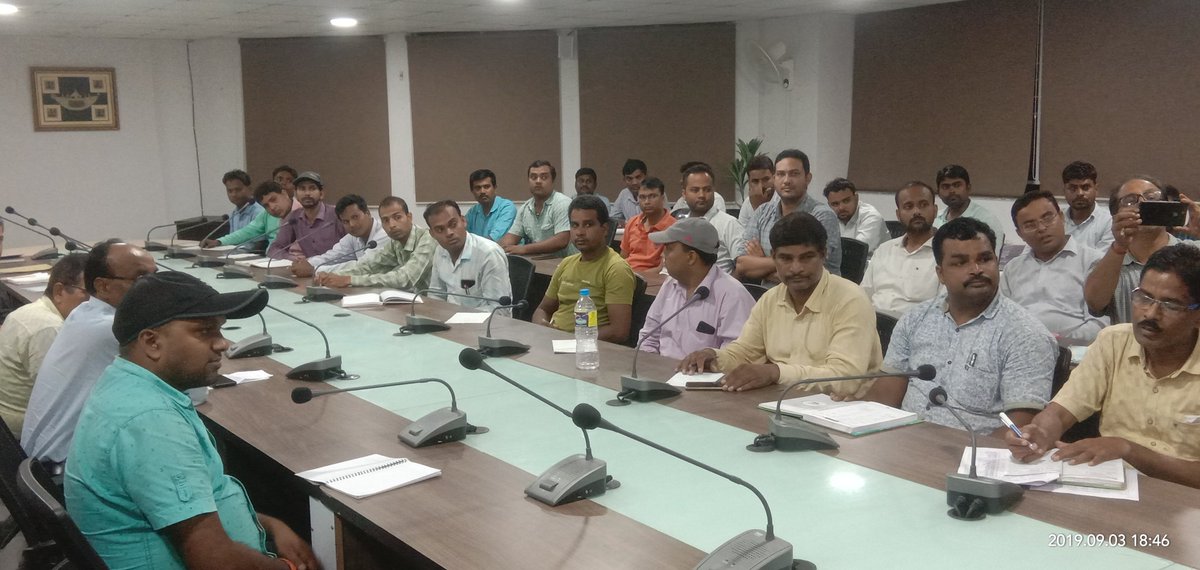 DC_Palamu's tweet photo. उपायुक्त की अध्यक्षता में प्रधानमंत्री किसान मानधन योजना संबंधित समीक्षा बैठक समाहरणालय के सभागार में की जा रही है।
@shantanu00 
@teamjharkhand 
@prdjharkhand 
@cmojhr 
@dasraghubar https://t.co/NIgfN0t9tP