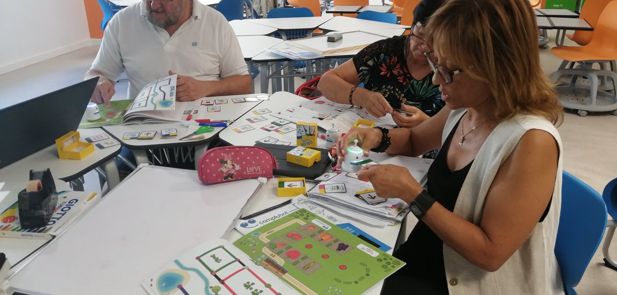 El colegio Juan de Valdés introduce la robótica educativa en primaria. Formando profesores con <a href="/TrueTrue_es/">TrueTrue</a> True.