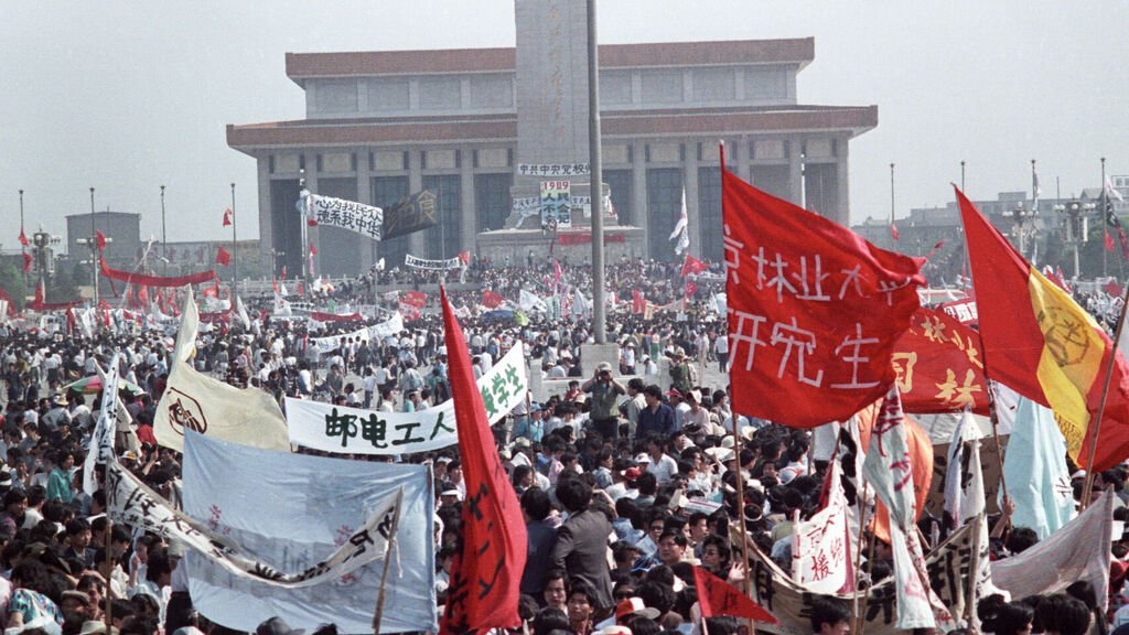  OSCURA REALIDAD vs LEYENDA NEGRALos otros 'Tiananmen' contra el régimen chino: 30 años de una protesta nacional  https://www.elespanol.com/mundo/20190604/tiananmen-regimen-chino-anos-protesta-nacional/403709837_0.html?utm_medium=Social&utm_campaign=Echobox&utm_source=Twitter#Echobox=1559638940La masacre de Tiananmen  https://elpais.com/elpais/2019/05/27/album/1558985277_894588.html