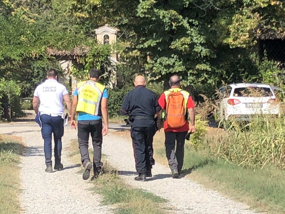 PLValnureChero's tweet photo. #3settembre2019 sono riprese le #ricerche delle due persone #scomparse con Centro Operativo a Sariano di #Gropparello impegnati Forze dell’ordine e volontari. Per qualsiasi segnalazione in merito 800 200 213 #noicisiamo #elisapomarelli https://t.co/XhqTJ53vBx