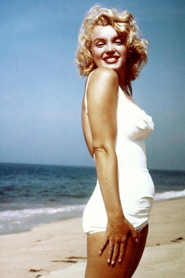 MARILYN MONROE EDj15RXXkAM4yEE?format=jpg&name=900x900