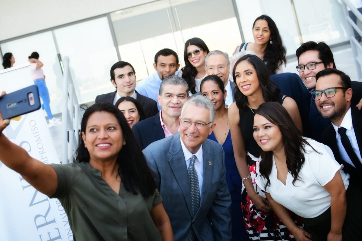 En #Torreón, recibí a <a href="/RicardoBSalinas/">Don Ricardo Salinas Pliego</a>, quien impartió la conferencia titulada 'Mentalidad y Riqueza: ¿Cómo lograr una prosperidad incluyente?', en la que resaltó la importancia de transformar nuestra mentalidad para alcanzar el éxito. ¡Bienvenido a #Coahuila!