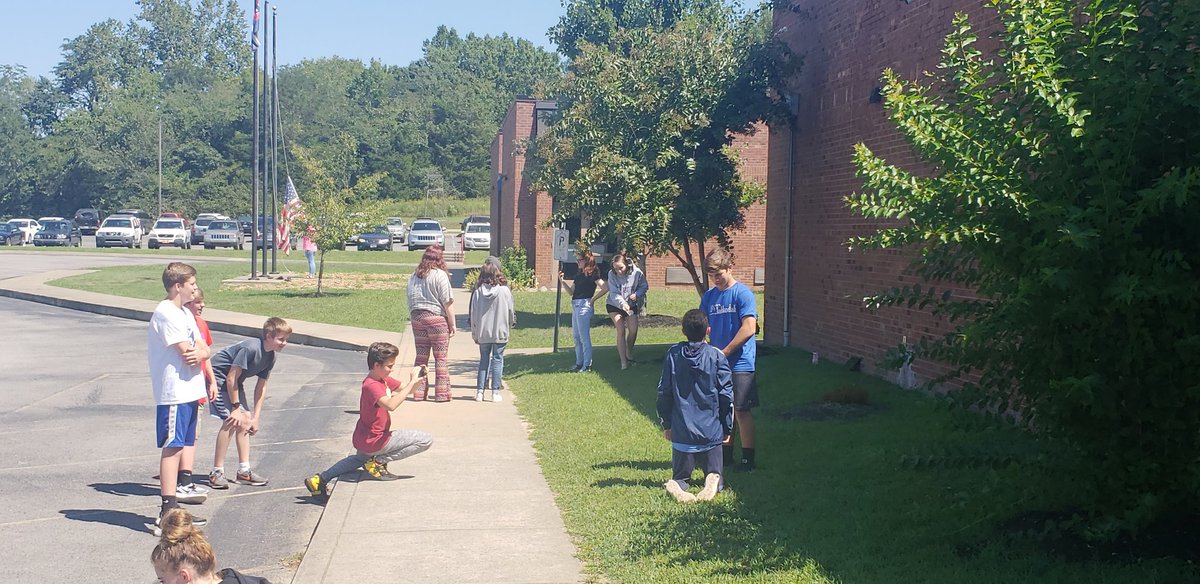 RyanPhilipp22's tweet photo. It used to be a huge challenge to collect video projects from multiple file formats and devices,  but Flipgrid allows everything to automatically be compiled in one format in one place.   Here's Coach Douglas's class filming PSA's for Health class using flipgrid  #cheathammagic https://t.co/RFdde9eJhl