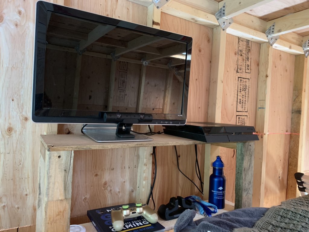 malinsk43680993's tweet photo. Gaming in a tiny home is possible π₯π€―
#tinyhome #gaming #gaymer #smallyoutuber #smallstreamer_RT #SupportSmallStreamers #SupportAllStreamers #retweet #SmallStreamersConnect #tinyhomeonewheels #MakeItHappen #dowhatyoulove #Like #subscribe #follow4follow https://t.co/ViVVlrwSot