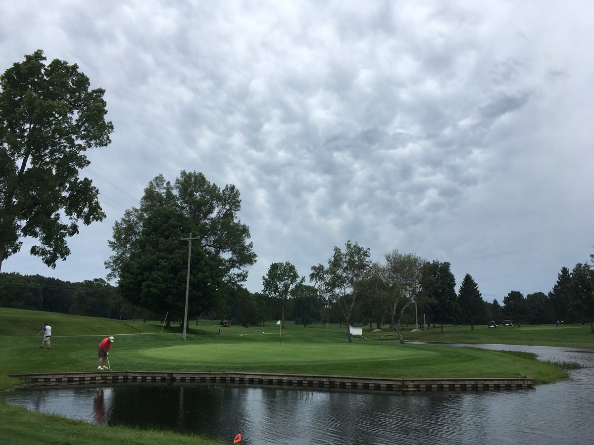 JeffBaurs's tweet photo. Mammatus Clouds this morning. #MullenhurstGolfCourse #Delton #BarryCounty #Michigan #MammatusClouds https://t.co/nvgcT5C3vn