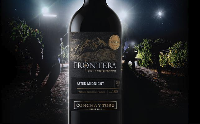FronteraRD's tweet photo. Durante 6 meses nuestros enólogos trabajan para ofrecerte la mezcla perfecta entre cereza roja, grosella y cedro con un delicado aroma a mora. ¿Has probado #AfterMidnight? https://t.co/DPtPEca7sX