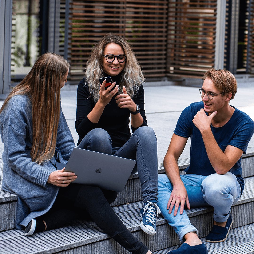 AdsProval. The visual collaboration tool for teams.
Create, upload and discuss your design projects and videos pieces visually, track changes together with your team and your clients.