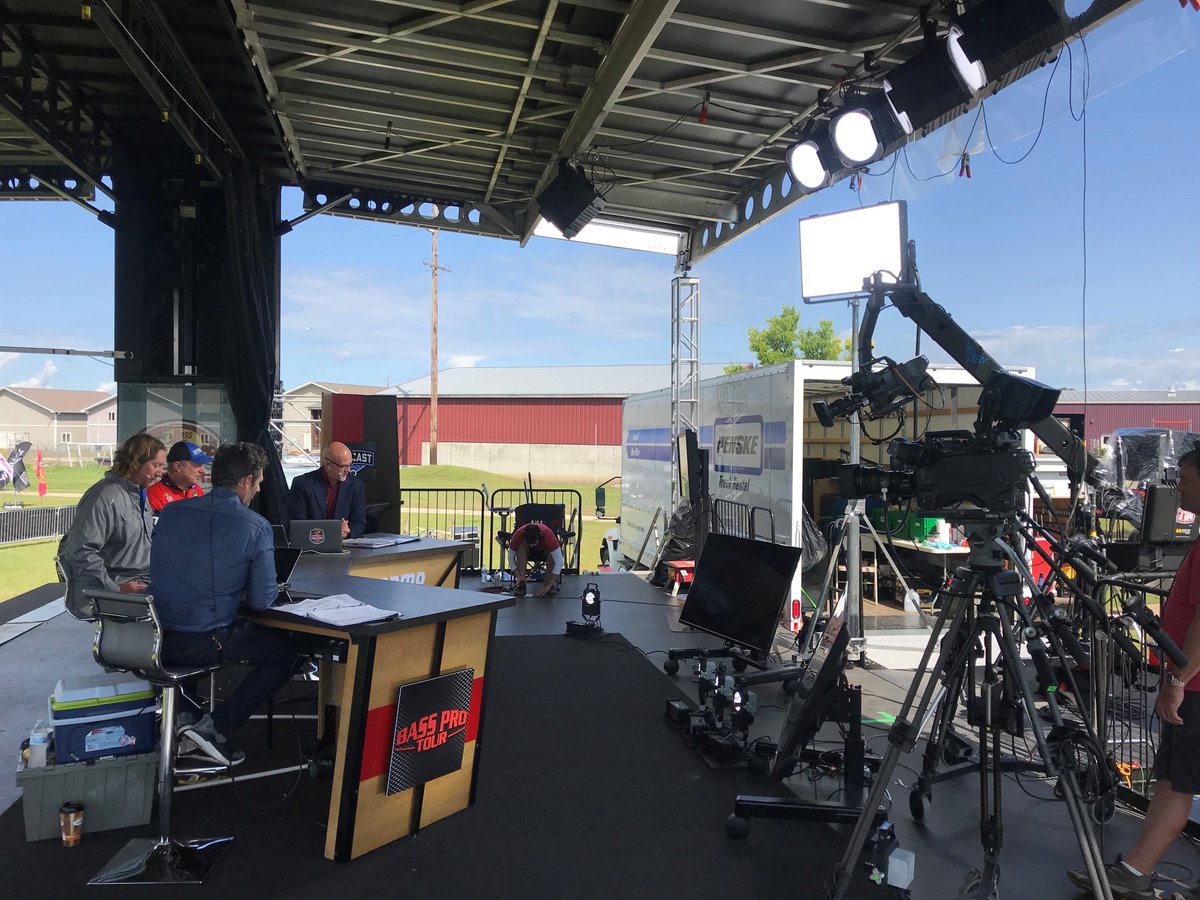 AAdynTech_LED's tweet photo. Blindsight Digital uses 5 Punch Daylights, 4 JAB Daylights and 1 Punch Quad Daylight soft panel light to light up the action at The Major League Fishing Championship in Redcrest Wisconsin! https://t.co/aM701J5tb5