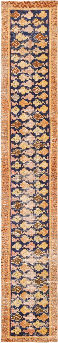Nazmiyal's tweet photo. If you love early pieces like we do and have a special place you in your heart for the iconic #cloudband design, then this rug was made 400 years ago just for you! https://t.co/erpZop1nvg #nazmiyal #chinese #rugs #carpets #antiques #arthistory #textileart #islamicart #chineseart https://t.co/0TqUtveibx